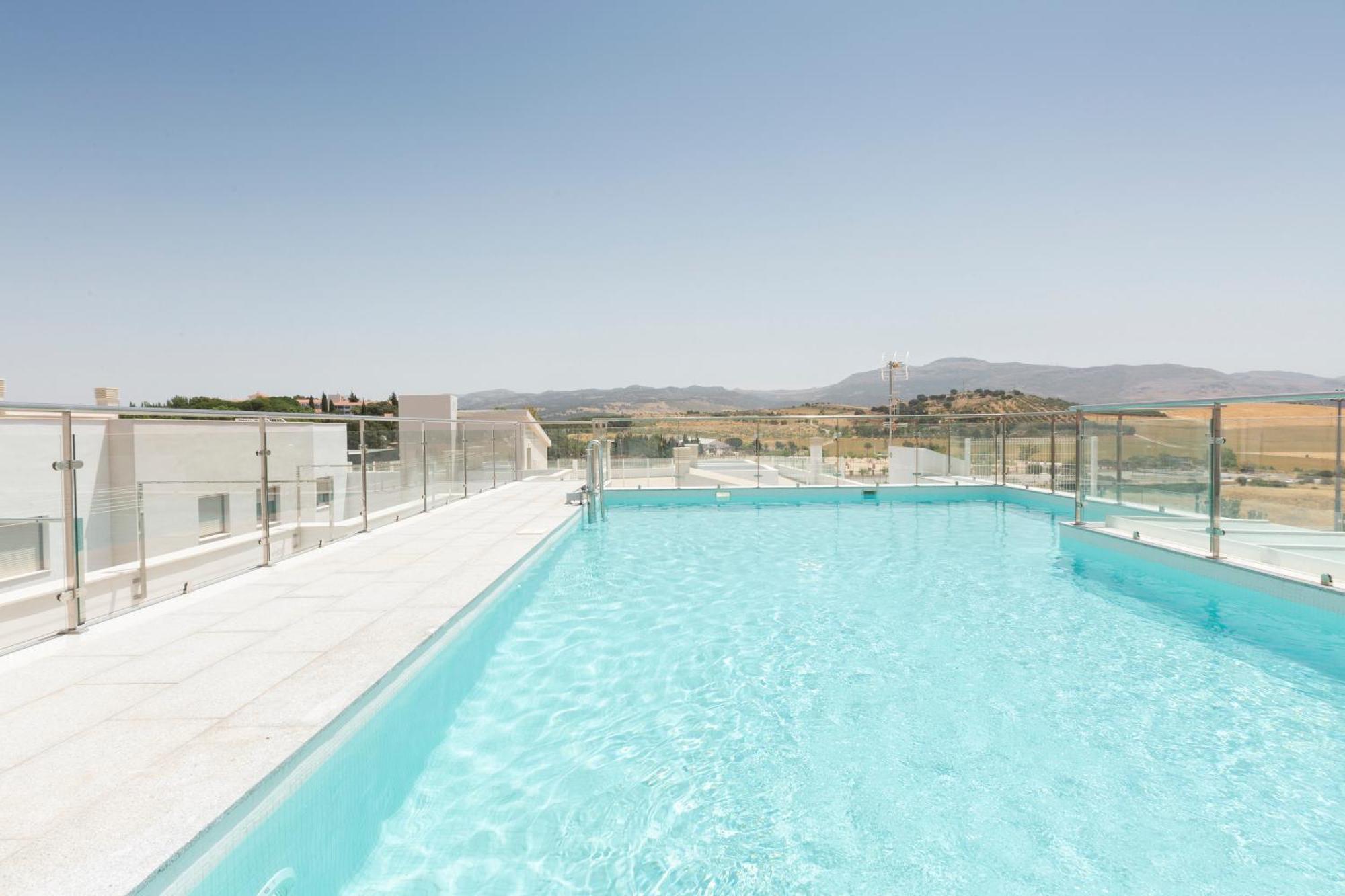 Apartamentos Martalia Aticos Deluxe รอนดา ภายนอก รูปภาพ
