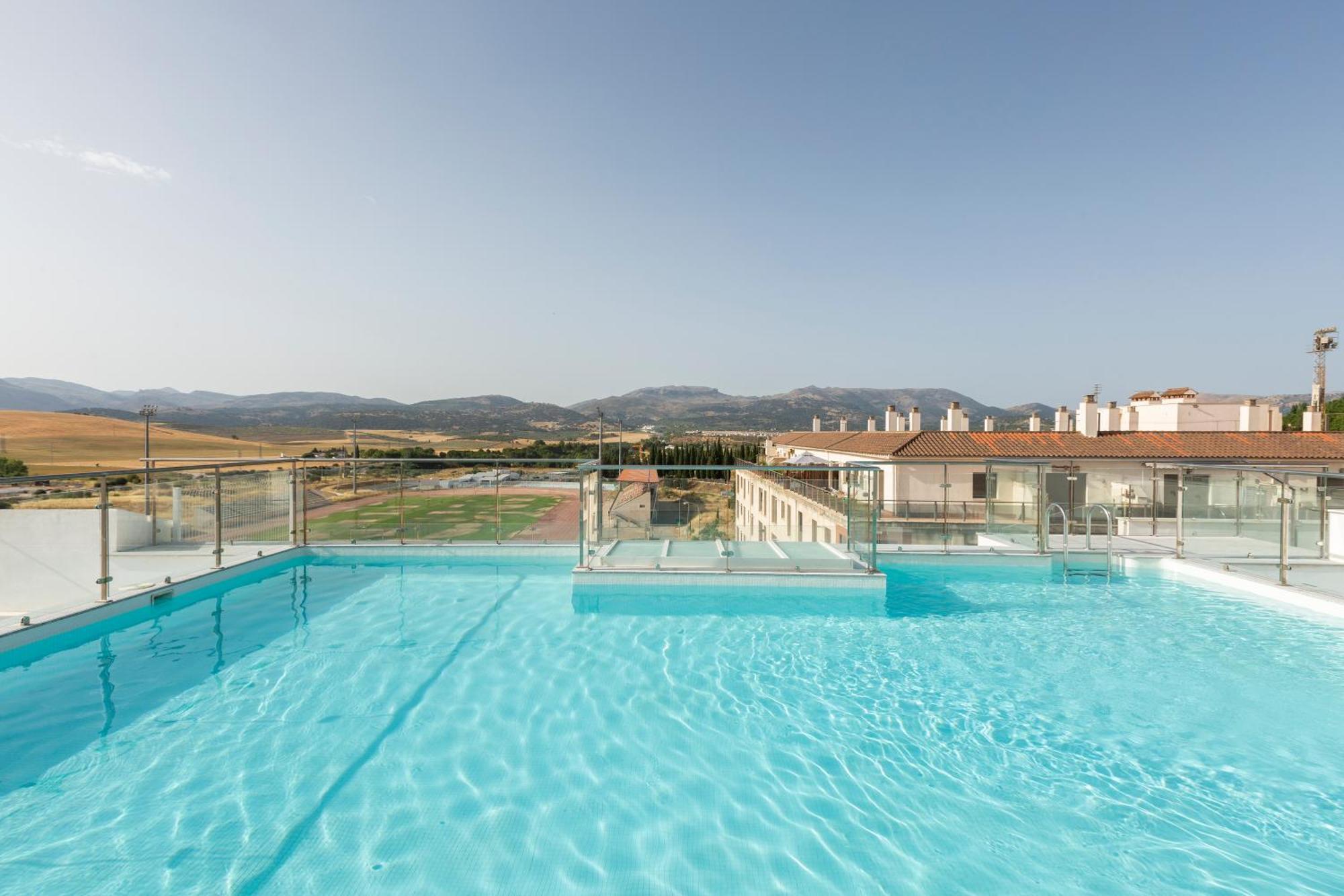 Apartamentos Martalia Aticos Deluxe รอนดา ภายนอก รูปภาพ
